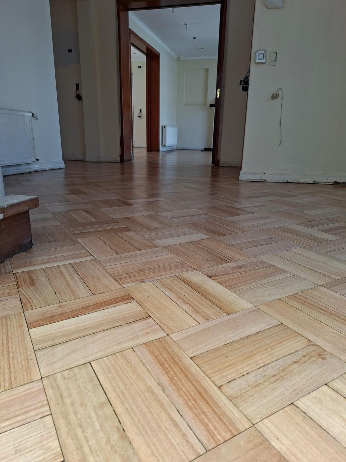 Piso antes del cambio, en un pasillo